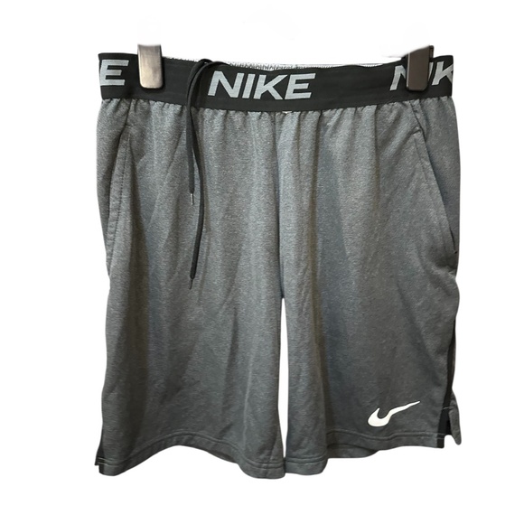 Nike Dri-FIT Veneer 8" Men's Training Gym Shorts Grey Black - Picture 1 of 1